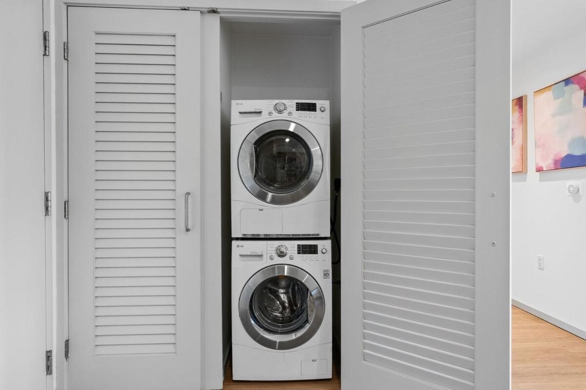Sleek & 2br Hollywood Hideaway Apartment Los Angeles