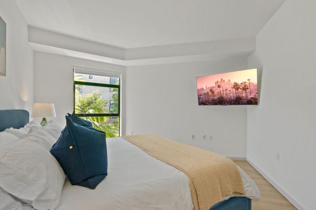 Sleek & 2br Hollywood Hideaway Los Angeles