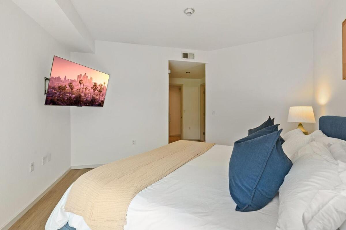 Sleek & 2br Hollywood Hideaway Apartment *